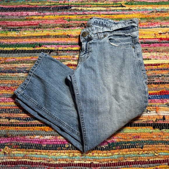 vintage y2k l.e.i. light wash angel wing embroidered denim capris size 31 - Picture 2 of 7